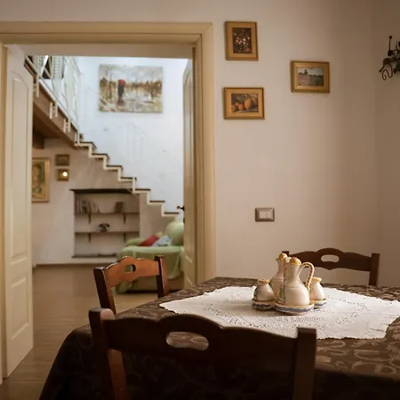 Formidabile Esclusiva Dimora Nel Cuore Del Centro Storico A 10M Dal Duomo E Dal Mare *