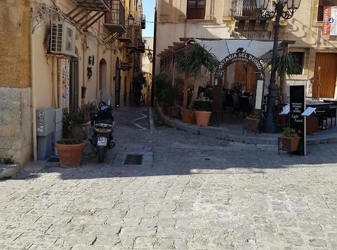 Formidabile Esclusiva Dimora Nel Cuore Del Centro Storico A 10M Dal Duomo E Dal Mare Apartamento *