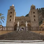 Formidabile Esclusiva Dimora Nel Cuore Del Centro Storico A 10m Dal Duomo E Dal Mare *
