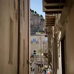 Apartment Formidabile Esclusiva Dimora Nel Cuore Del Centro Storico A 10m Dal Duomo E Dal Mare *