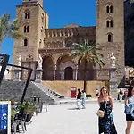 Formidabile Esclusiva Dimora Nel Cuore Del Centro Storico A 10m Dal Duomo E Dal Mare Apartment *