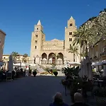Apartment Formidabile Esclusiva Dimora Nel Cuore Del Centro Storico A 10m Dal Duomo E Dal Mare Cefalu