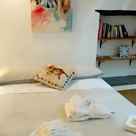 Formidabile Esclusiva Dimora Nel Cuore Del Centro Storico A 10M Dal Duomo E Dal Mare *